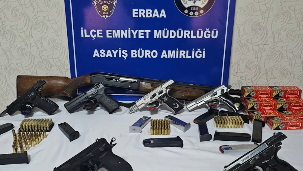 Erbaa’da Düğün Denetiminde Silah Deposu Ortaya Çıktı! 7 Kişi Tespit Edildi