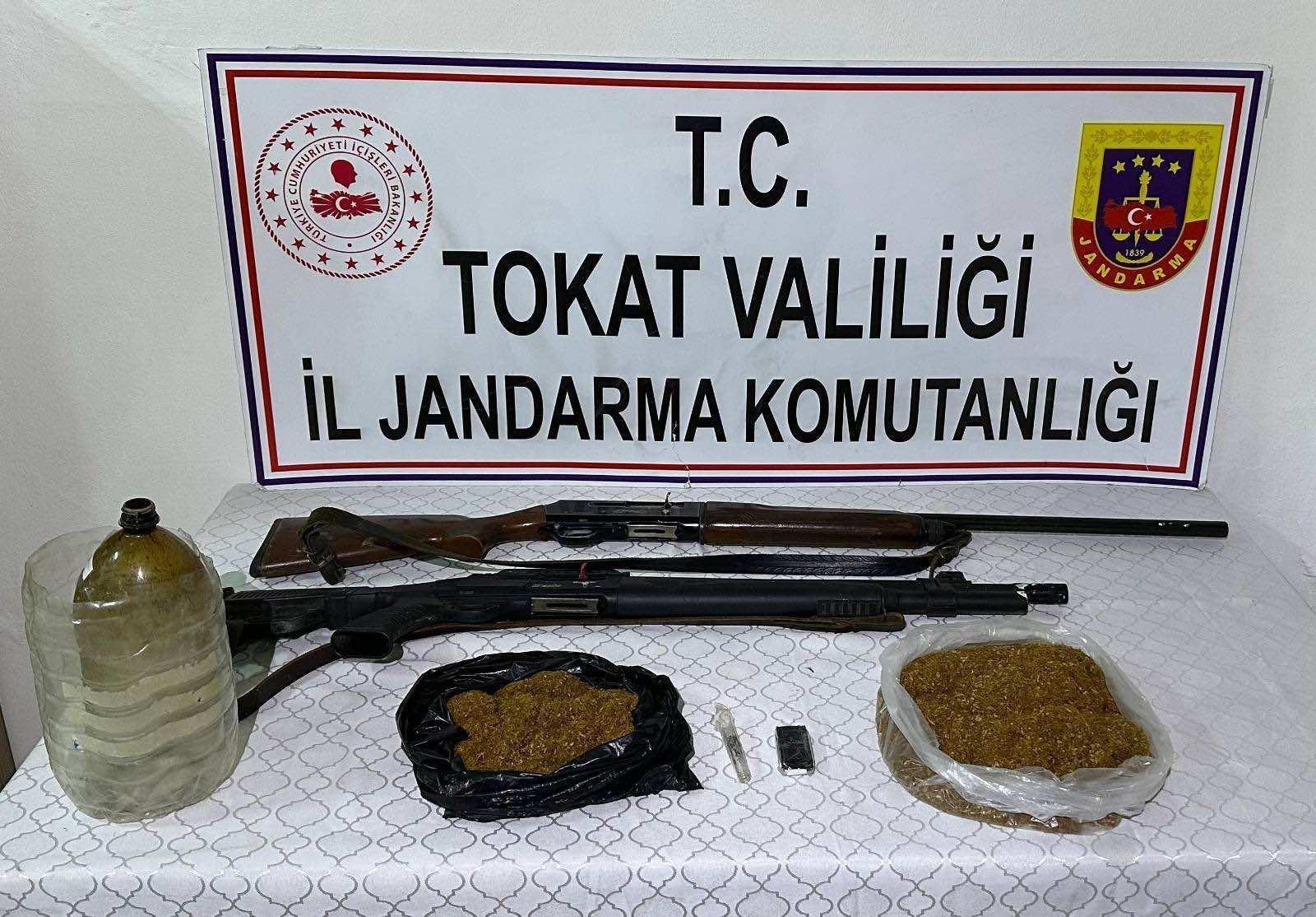 Tokat’ta Uyuşturucu Operasyonu: 750 Gram Bonzai ve Silahlar Ele Geçirildi