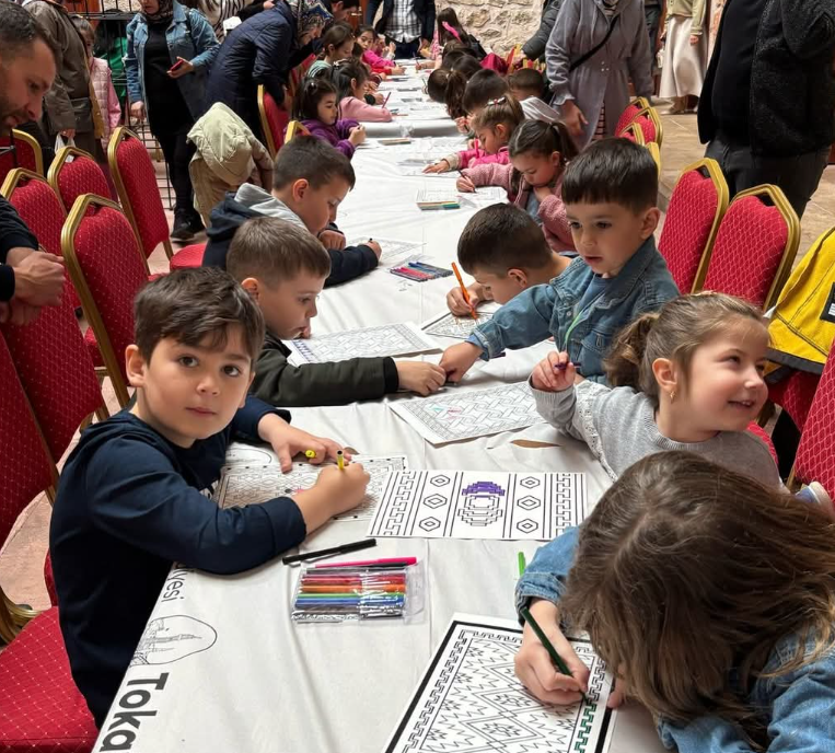 Tokat’ta Minik Eller Kilim Motiflerine Hayat Verdi!