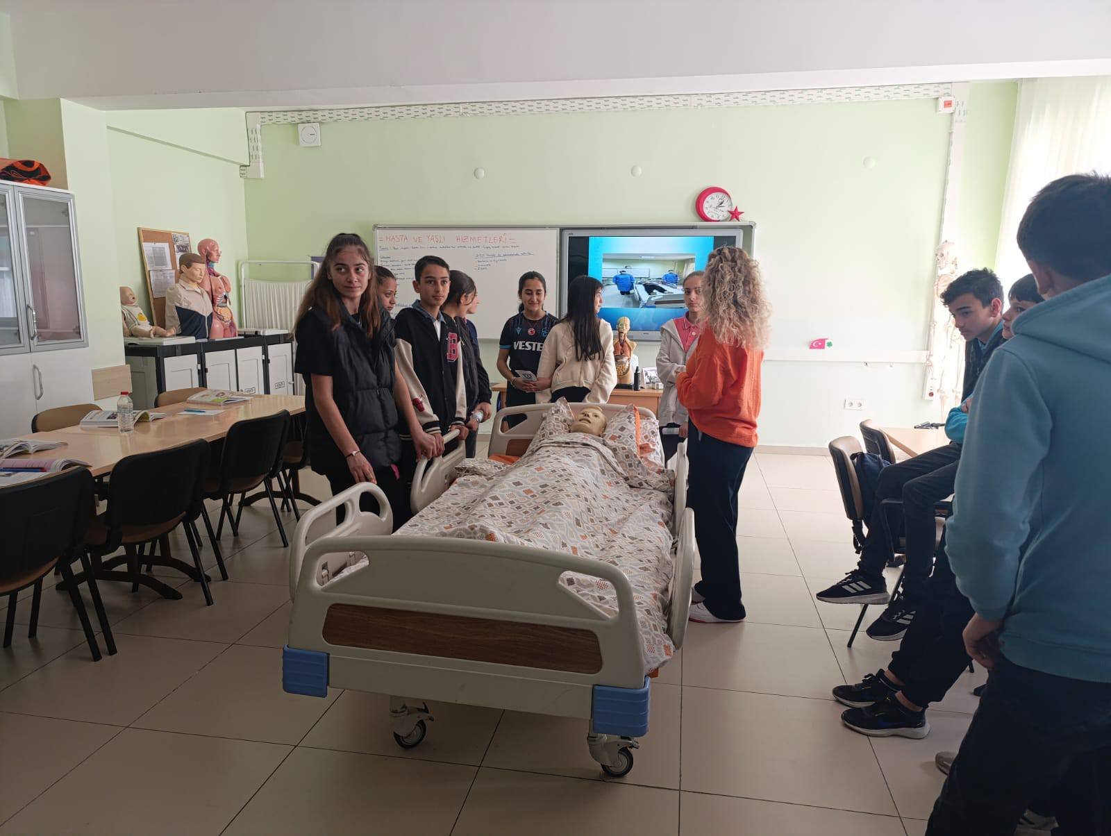 Gürçeşme İlköğretim Öğrencileri Niksar’ın Meslek Liselerinde Geleceğe Yolculuk Yaptı!