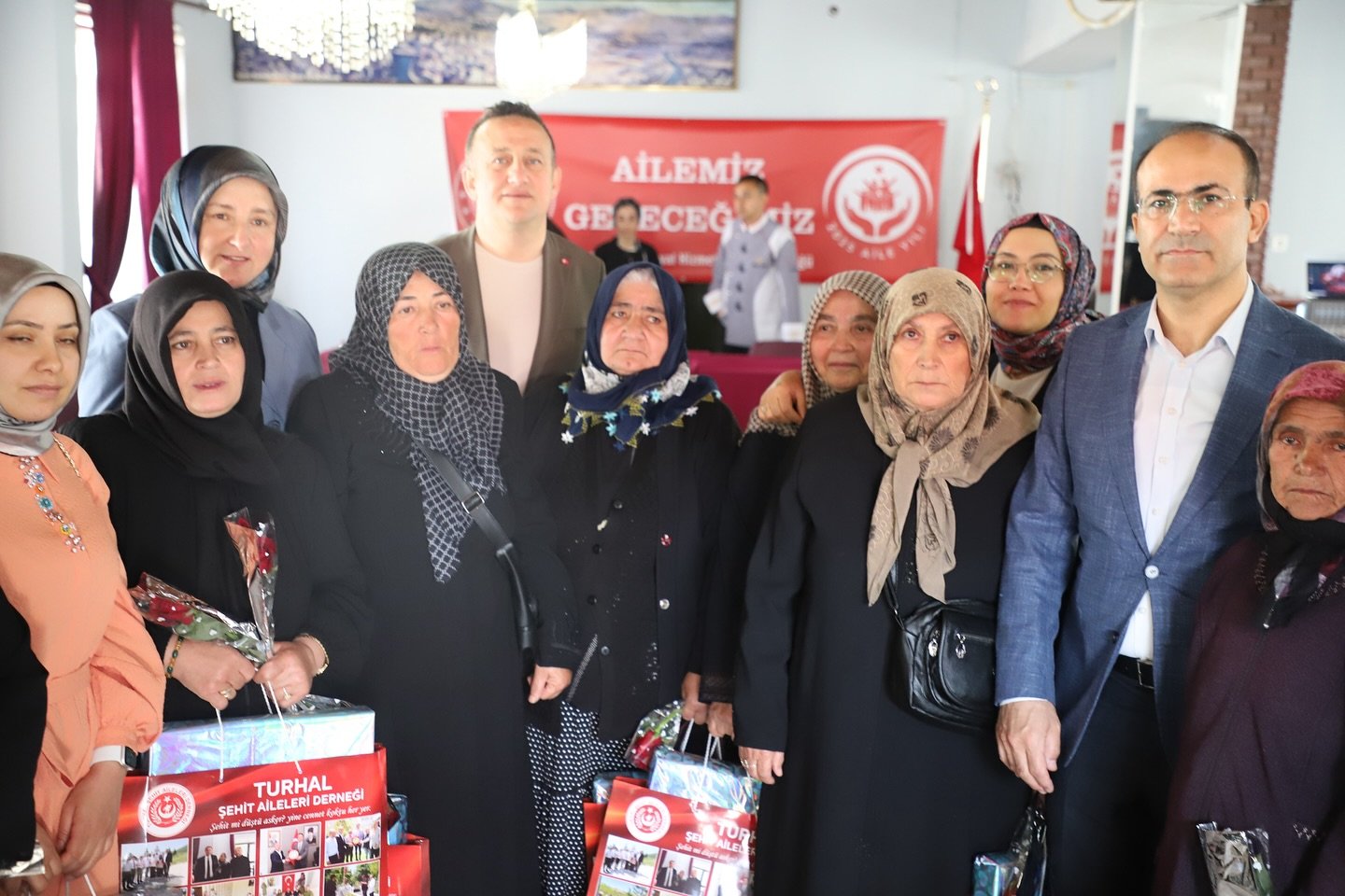 Turhal'da Anlamlı Anneler Günü: Başkan Ural Şehit Anneleriyle Bir Araya Geldi!