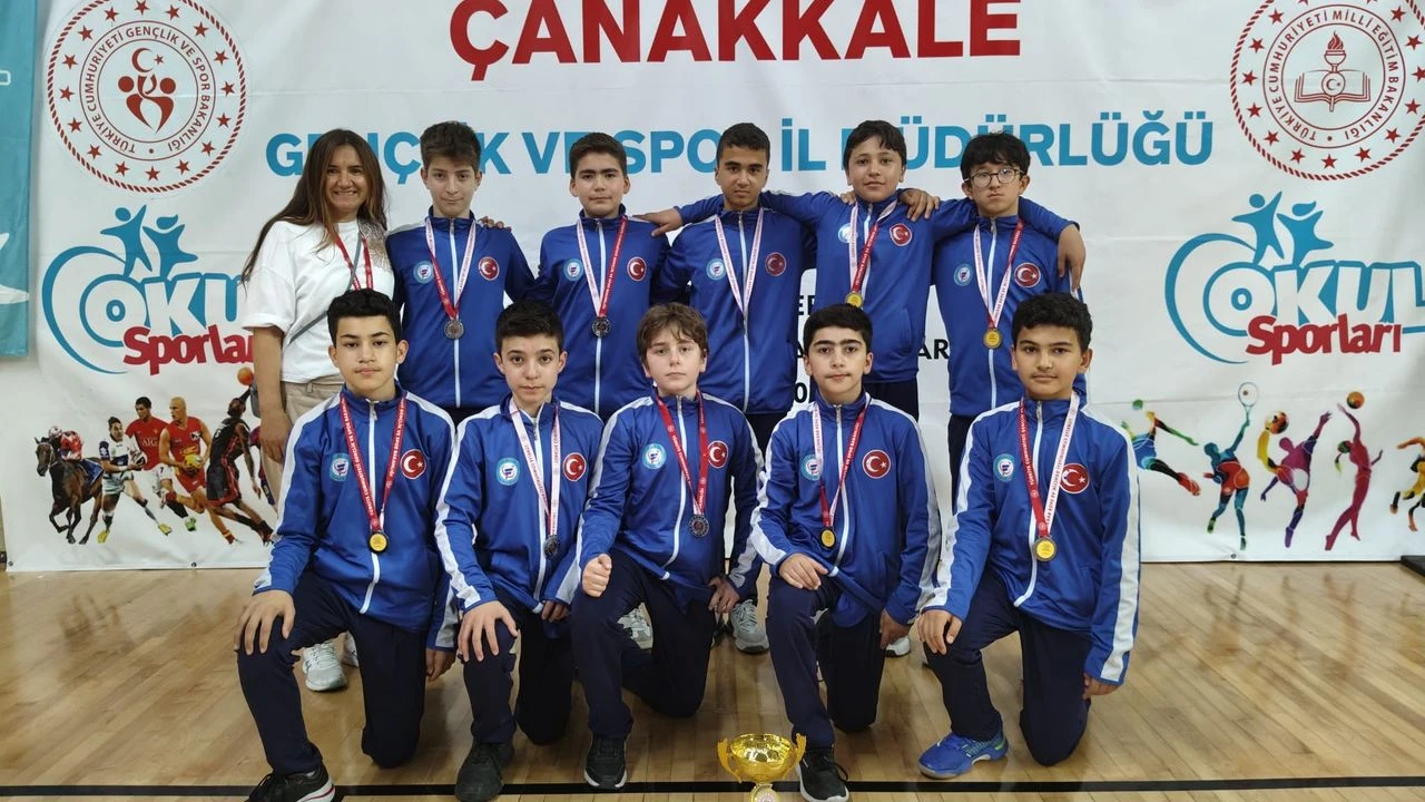 Tokat Fevzi Çakmak Ortaokulu Türkiye İkincisi Oldu! Voleybolda Büyük Başarı