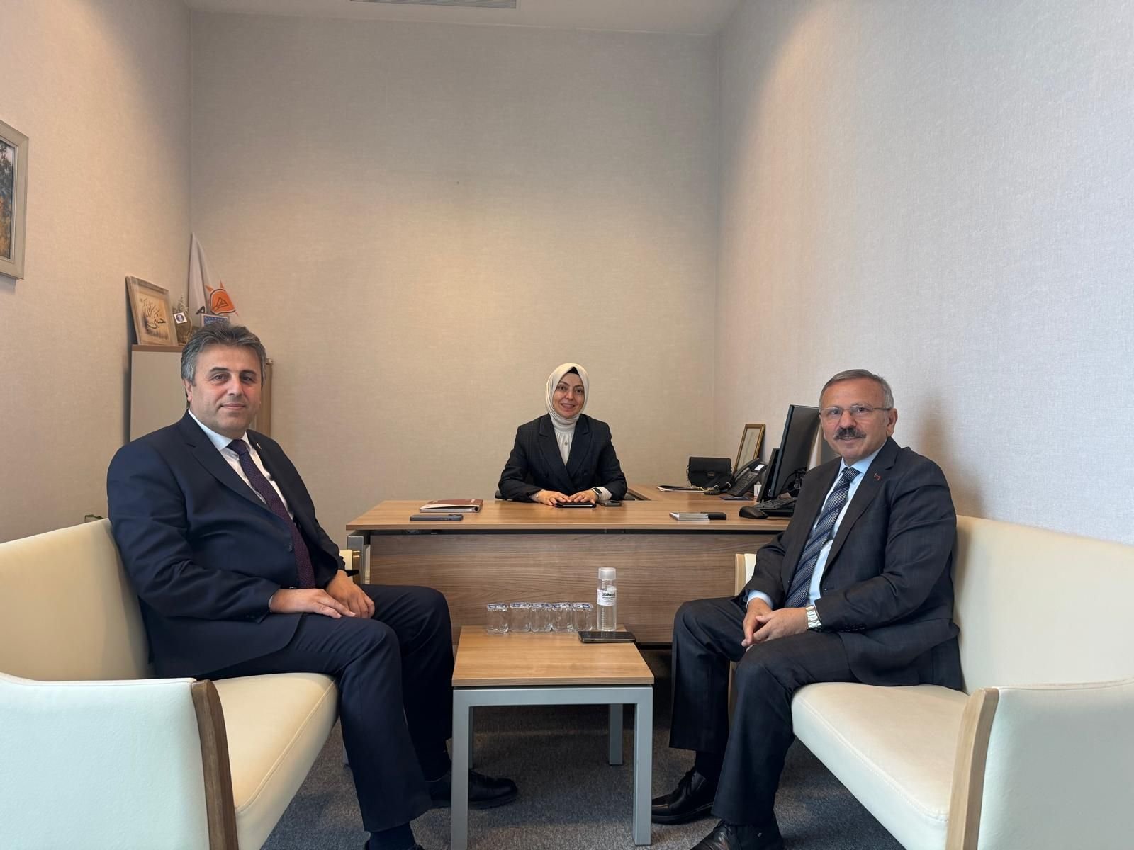 Yusuf Beyazıt ve Nurettin Alan, Zehra Şener’i Ziyaret Etti: Gündemde Bilgi ve İletişim Teknolojileri